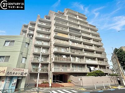 外観:【外観】青空に映える重厚な佇まい。都心の喧騒を忘れさせる端正な外観。 外観:【外観】青空に映える重厚な佇まい。都心の喧騒を忘れさせる端正な外観。