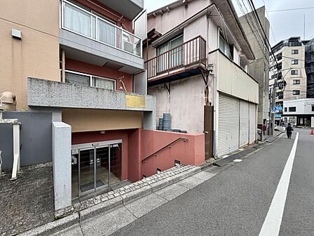 【エントランス】上質な雰囲気を纏う共用スペース。
