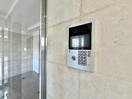 【オートロック】オートロック完備の安心感。住まう人の安全を第一に考えた設計。