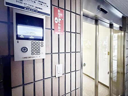 【エントランス】清潔感のある明るいエントランスが、毎日の帰宅を心地よく迎えてくれます。