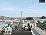 バルコニー：【眺望】大きな空と街並みを望む開放的な眺望。季節や時間帯によって表情を変える景色を日常の中でお楽しみいただけます。