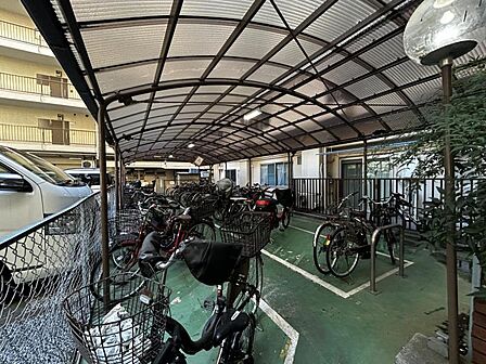 【駐輪場】 広く停めやすい駐輪場