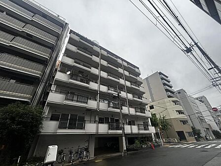 【外観】洗練されたファサードが目を惹きます。