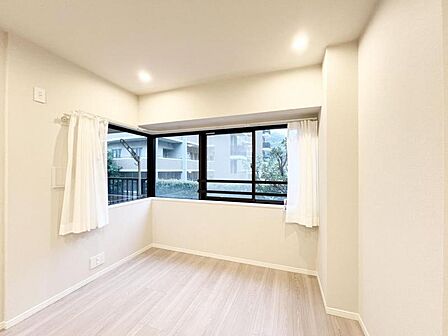 【洋室:4.7帖】快適さを追求した間取り設計 趣味や癒しの自由空間をお過ごしになれます?