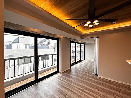 【LDK:10帖】暖かみのある色彩でまとめられた洗練された住空間?