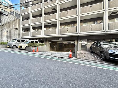 【エントランス】安心感のあるエントランススペースです。