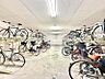 エントランス：【駐輪場】　広くしっかりと区画分けされた駐輪場。管理も行き届いて使いやすそうです。