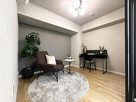 【洋室:4.3帖】プライベートなお部屋ではゆったりとした時間を過ごしたいです。落ち着いた時間が流れる住空間。