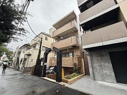 【外観】時を経ても色褪せないフォルムと、美しく維持された品格が住まう人の誇りとなる。