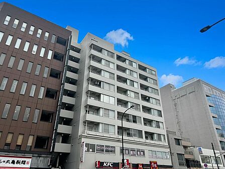 【外観】 清潔感のあるシンプルな外観が魅力的な物件です。