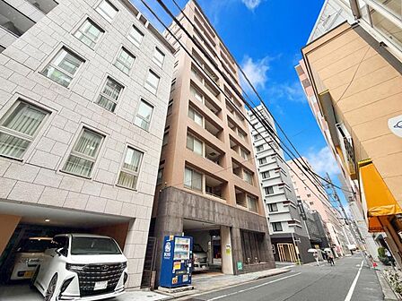 【外観】　空へと伸びるシャープなライン。洗練された都市生活の象徴。