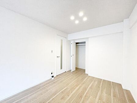 【洋室:5帖】仕事や趣味のスペースとしても活用できる、多用途に使える部屋。