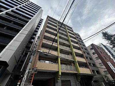 外観：【外観】周囲の街並みに調和しながらも、確かな存在感を放ちます。