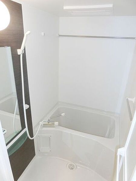 画像7:雨の日に役立つ浴室乾燥付のバスルーム！