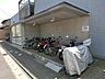 駐車場：敷地内の駐輪場とバイク置場あります。