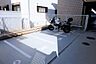 駐車場：大型バイク置場。昨今の大型バイクの人気の高まりに合わせて、大型バイク置場を増設しました。