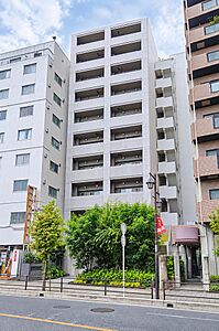 外観:落ち着いた色調のスタイリッシュな外観。植栽が整えられた、都市型レジデンスです。2026年9月撮影 外観:落ち着いた色調のスタイリッシュな外観。植栽が整えられた、都市型レジデンスです。2026年9月撮影