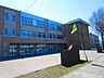周辺：石狩市立南線小学校 【周辺環境】南線小学校まで約350ｍ(徒歩約5分)小学校まで至近距離だと、低学年のお子さんの通学も安心ですね