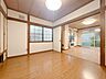 室内：【リフォーム中】1階東側洋室です。リビングに組み込みます。クロス張替え、フロアタイル上張り、照明交換を行います。
