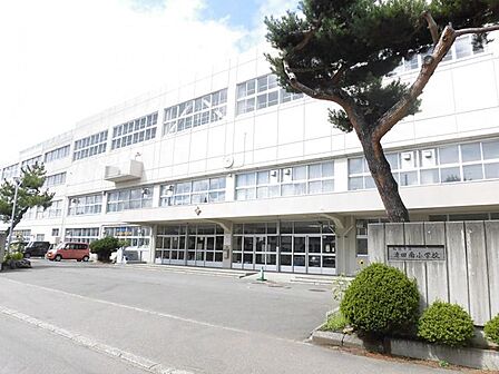 【周辺環境＿小学校】清田南小学校まで約130m（徒歩約2分）です。お子様の登下校も安心な距離です。
