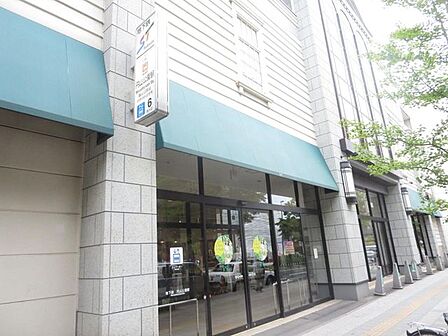 マルヤマクラス様まで約1080ｍ（徒歩14分）となります。スーパー、ファッション店等複数の店舗で構成される複合施設です。