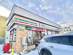 セブン-イレブン 札幌北郷5条店様まで400m徒歩5分。