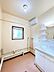 室内：【現況写真】脱衣場の写真です。トイレと別空間のため、来客時にも使いやすい間取りです。