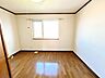 室内：【2階南東側洋室約6帖】