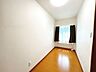 洋室：【1階洋室】南東側約3.9帖の洋室です。収納付きのお部屋は子供部屋に最適ですね。