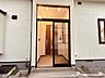 玄関：【リフォーム済】玄関外観写真です。玄関ドアは新品交換しました。玄関はお家の顔となる部分、お客様が最初に目にする場所だからこそ、第一印象が大事です