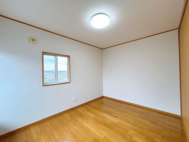 室内 八戸市大字妙字間山8-24