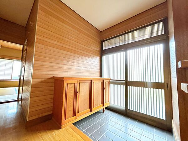 玄関を拡大表示