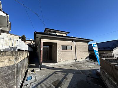 外観：【住宅ローン減税対象】価格には消費税、リフォーム費用を含みます。自社物件につき随時ご案内可能。内覧希望の方はお電話ください。
