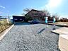 リビング/ダイニング：【リフォーム後】外観写真です。駐車場砕石敷きを行いました。