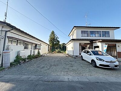 外観:小屋を解体して駐車スペースを拡張しました。 外観:小屋を解体して駐車スペースを拡張しました。