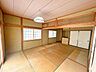 室内：【リフォーム中】1階南和室です。壁を設け。約6帖の洋室となります。