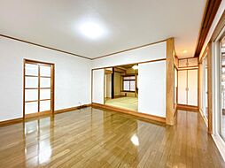 横手市睦成字八幡田　戸建て 5DKのリビング/ダイニング