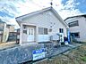 外観：【リフォーム中】平家のコンパクトな住宅です。駐車は4台以上駐車可能です。