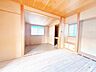 和室：【リフォーム中／2階8帖和室】約2帖の板の間と押し入れを備え付けです。家具置場としても活用できるスペースです。