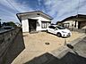 駐車場：【リフォーム予定/駐車場】駐車場は敷地内に3台停車可能です。前面道路は生活用道路ですので交通量も少なく、ストレスなく駐車できそうです。