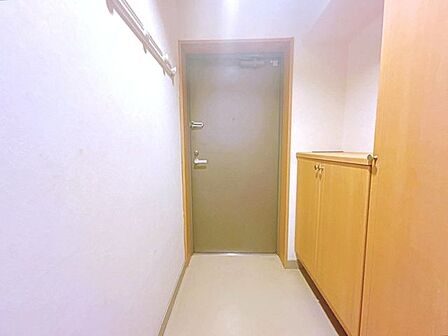 玄関内部です。シューズボックスがついています。