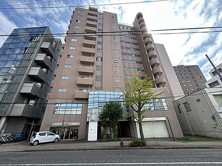 価格には消費税、リフォーム費用を含みます。リフォーム中でもご案内可能。内覧希望の方はお電話ください。