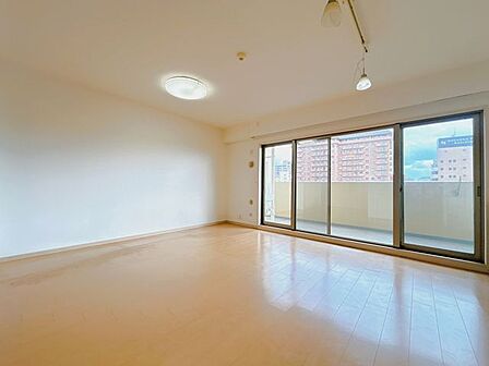 【リフォーム中】LDKは約18.5帖です。クロスの張替えや照明交換を行う予定です。