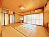 和室：広々とした10帖和室で様々な用途に利用できます。