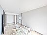 洋室：【リフォーム中写真10/10撮影】建具交換、押入れはクローゼットに変更し、和室から洋室に変更予定。クローゼットも一間あり、お洋服などをたくさん収納することができ嬉しいですね。