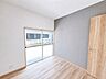 室内：【耐震工事済み】間取り変更を行い、LDKを作成ししました。床材はワックス不要なフローリング(永大産業製)を使用。傷や汚れに強い商品で嬉しいですね。