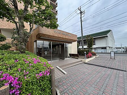 マンションのエントランスの写真です。