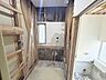 洗面：【リフォーム中10/12更新】洗面室写真です。新しい洗面化粧台設置予定です。床クッションフロア張替、壁天井クロス張替行います。清潔な空間で、朝の支度も気持ちよく出来そうです。