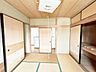室内：【リフォーム中　10/4更新】落ち着いた和の空間が広がる和室。くつろぎの場としてはもちろん、客間としても重宝します。床フローリング貼り、壁天井のクロス貼替予定です。