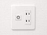 室内：【同仕様写真】全居室にコンセントとTVジャックを設置します。現状コンセントが足りない箇所には必要に応じて増設も行いました。生活してみないと気付かない部分もカバーしています。